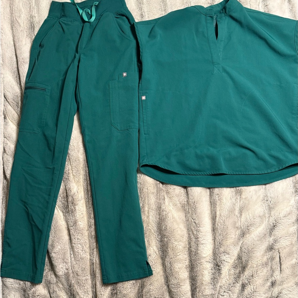 Figs green Jogger Pants and Top Set